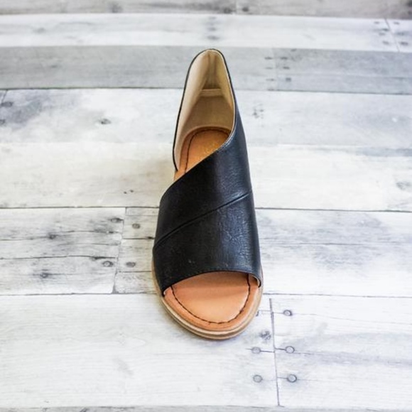 'Lotus' Flats - Picture 2 of 7